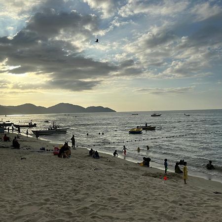 Beach Resort Home Stay Sri Sayang Apartment Batu Ferringhi 2Bedroom エクステリア 写真