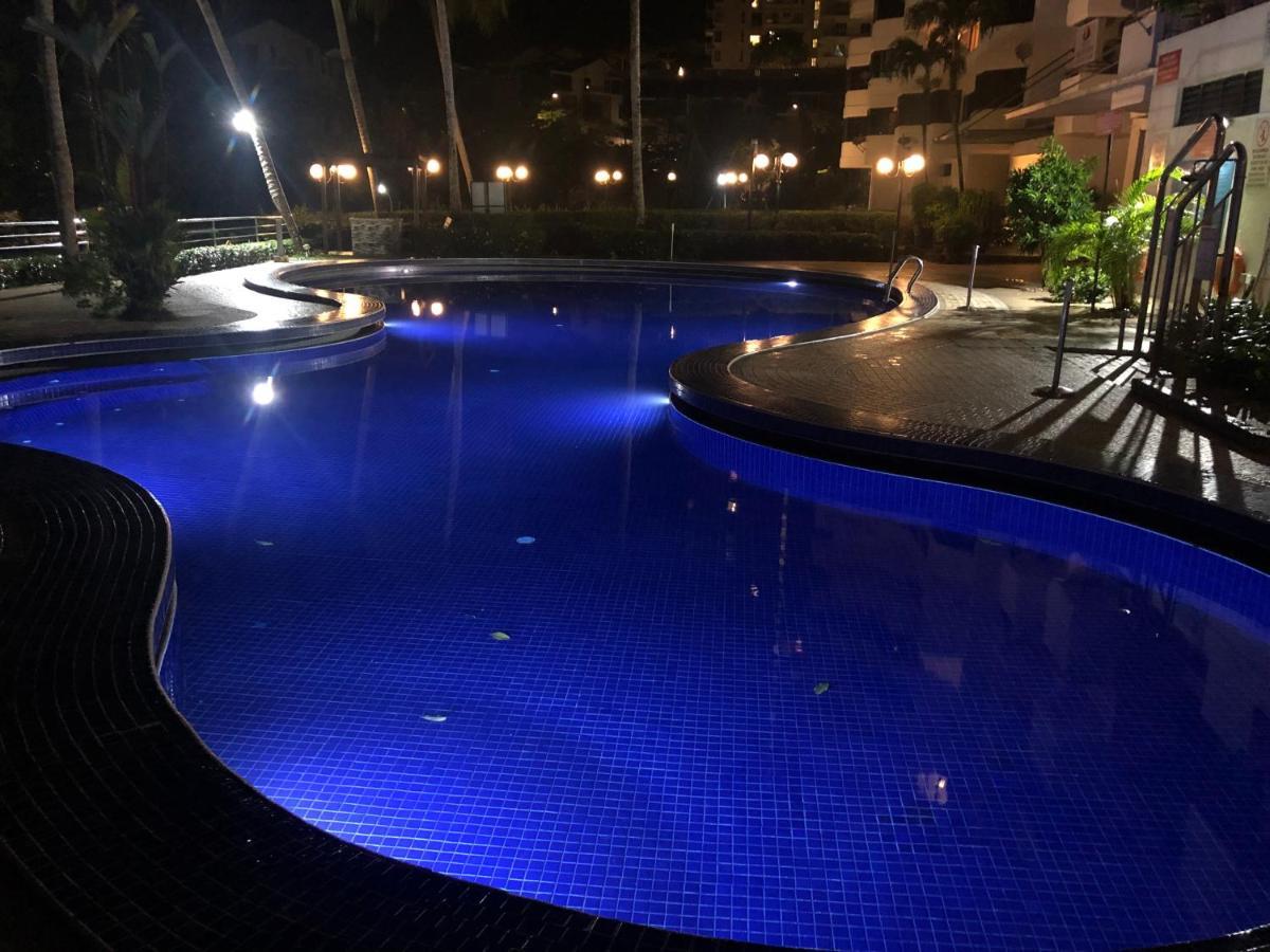 Beach Resort Home Stay Sri Sayang Apartment Batu Ferringhi 2Bedroom エクステリア 写真