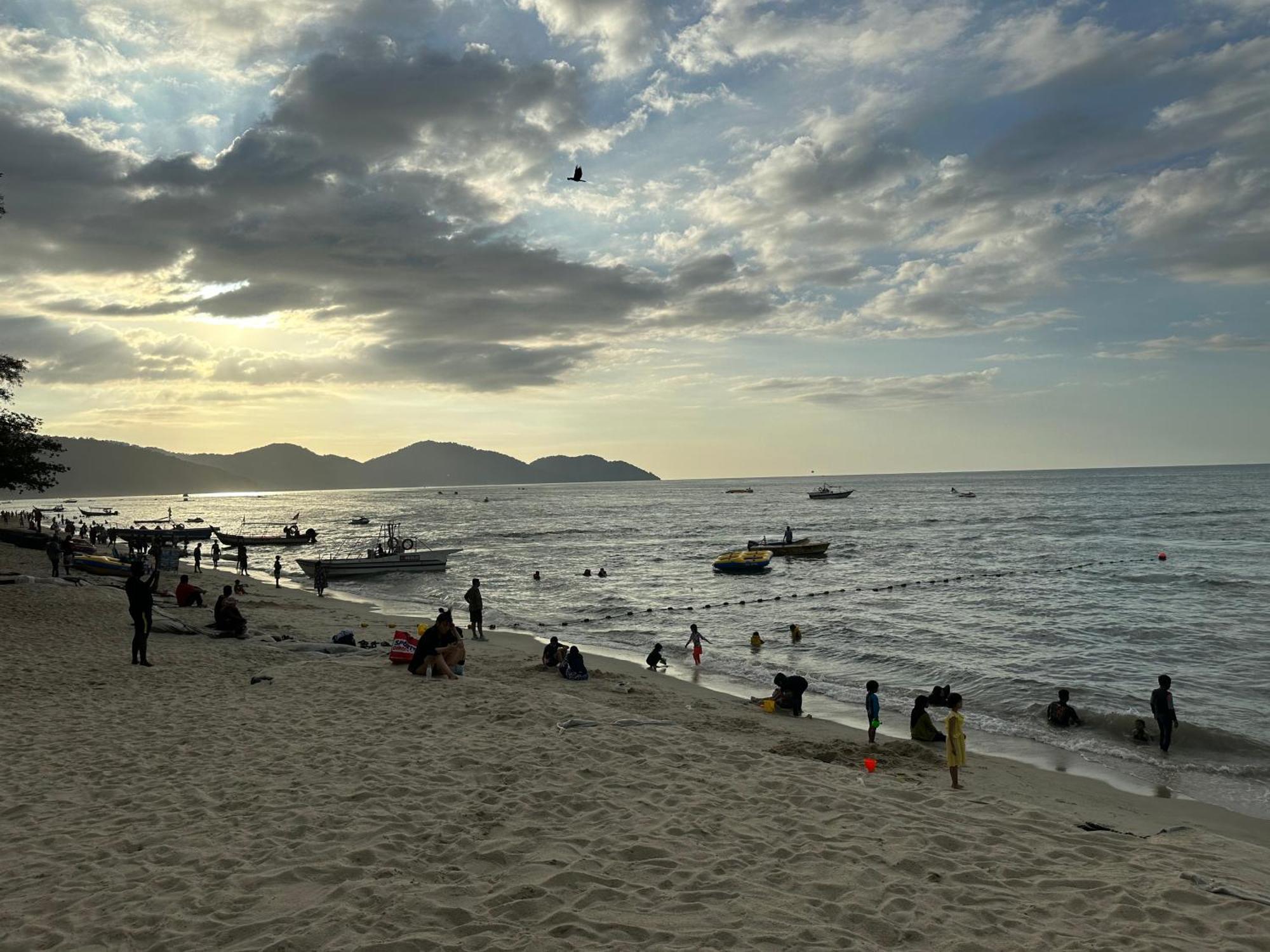 Beach Resort Home Stay Sri Sayang Apartment Batu Ferringhi 2Bedroom エクステリア 写真