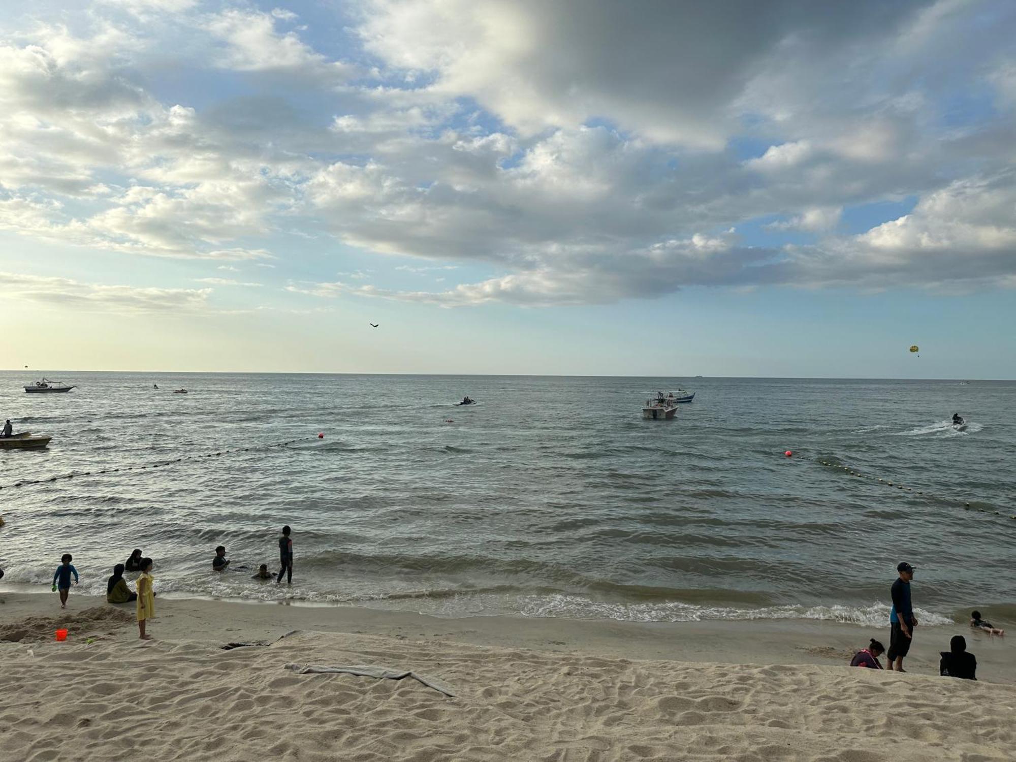 Beach Resort Home Stay Sri Sayang Apartment Batu Ferringhi 2Bedroom エクステリア 写真