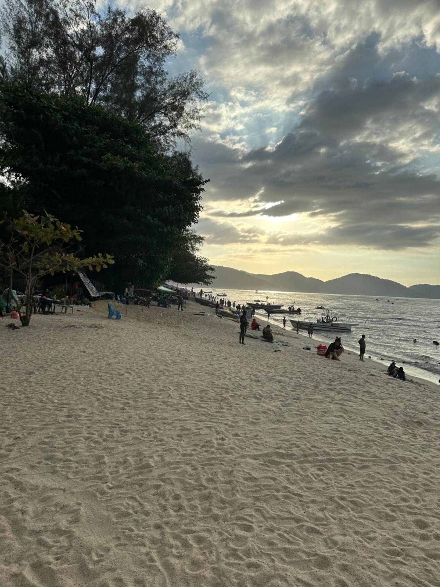 Beach Resort Home Stay Sri Sayang Apartment Batu Ferringhi 2Bedroom エクステリア 写真